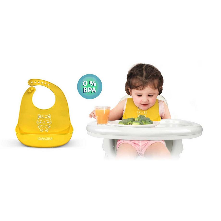 B2X  Hochstuhl mit Tablett und Lätzchen 