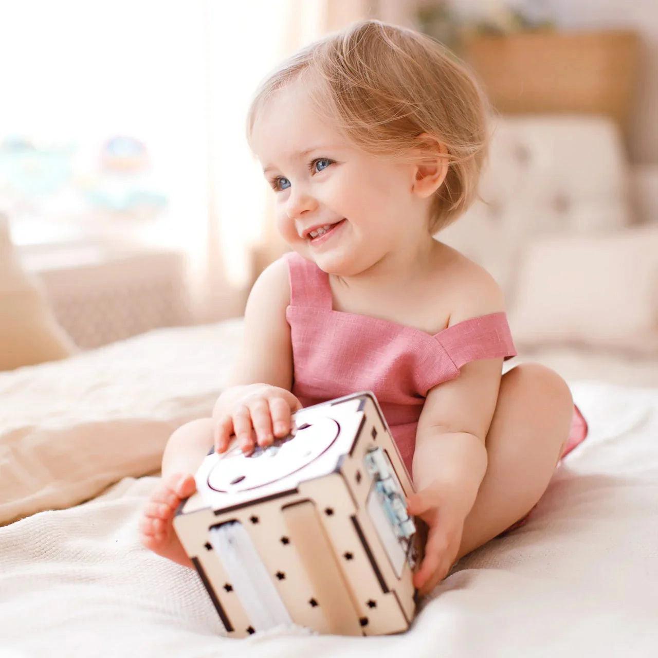 Montessori  Cube de motricité créatif pour bébés et enfants 