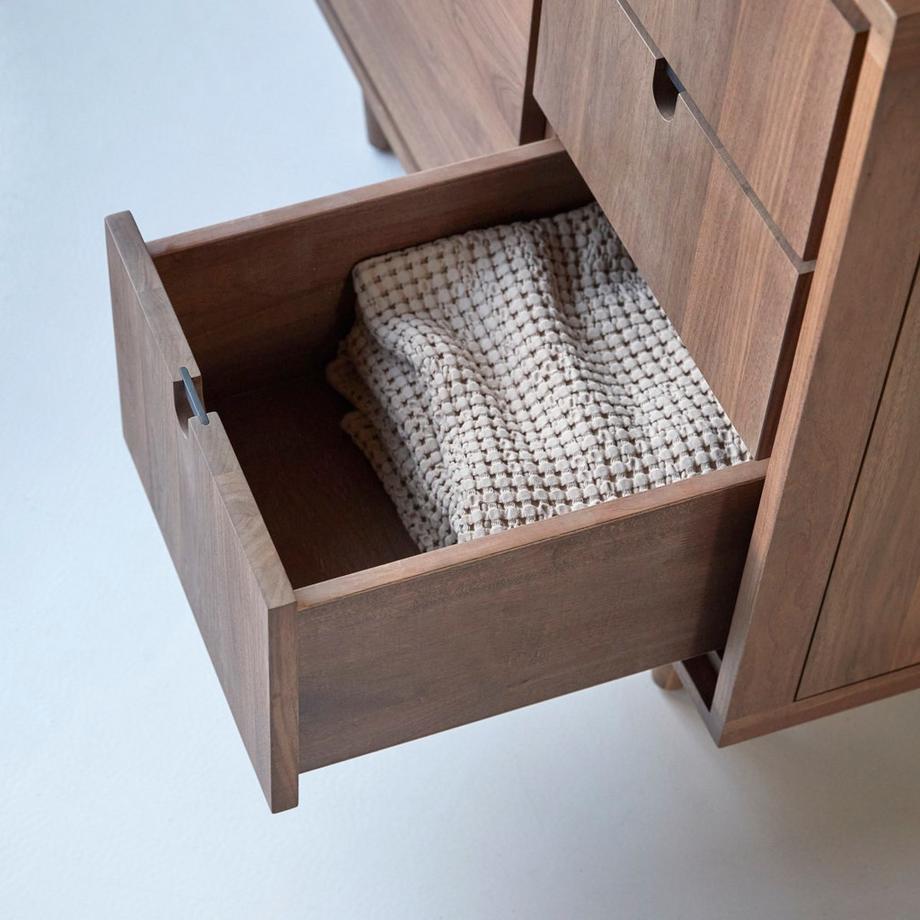 Tikamoon Waschtischunterschrank aus massivem Nussbaum 95 cm Jonàk  