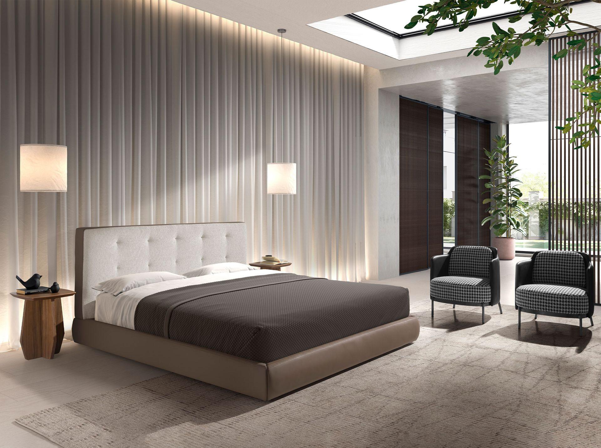 ANGEL CERDA Fauteuil en tissu noir et blanc et similicuir noir  