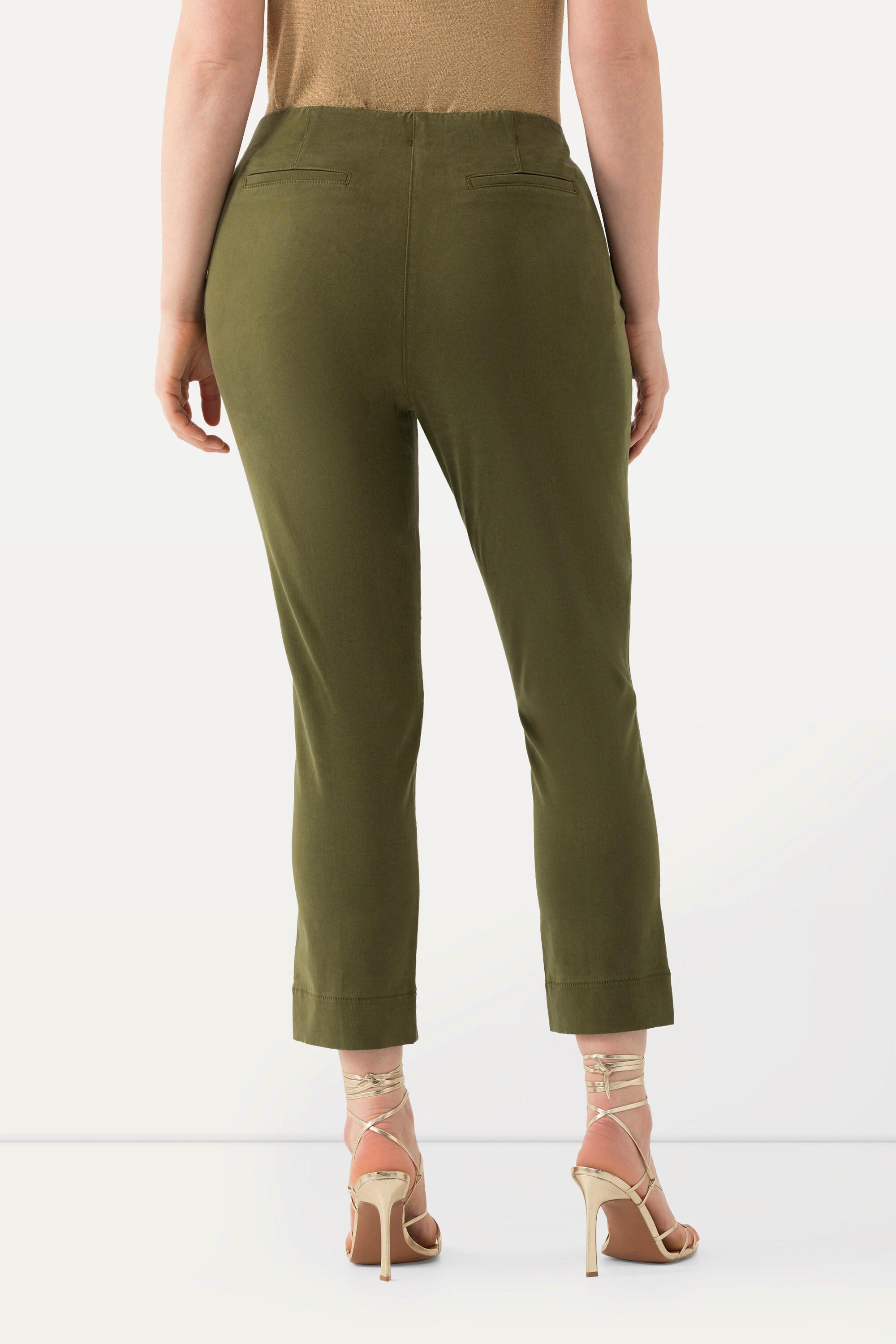 Ulla Popken  Pantalon avec passepoil et taille élastique. Coupe ajustée avec fente sur le bas de jambe. 