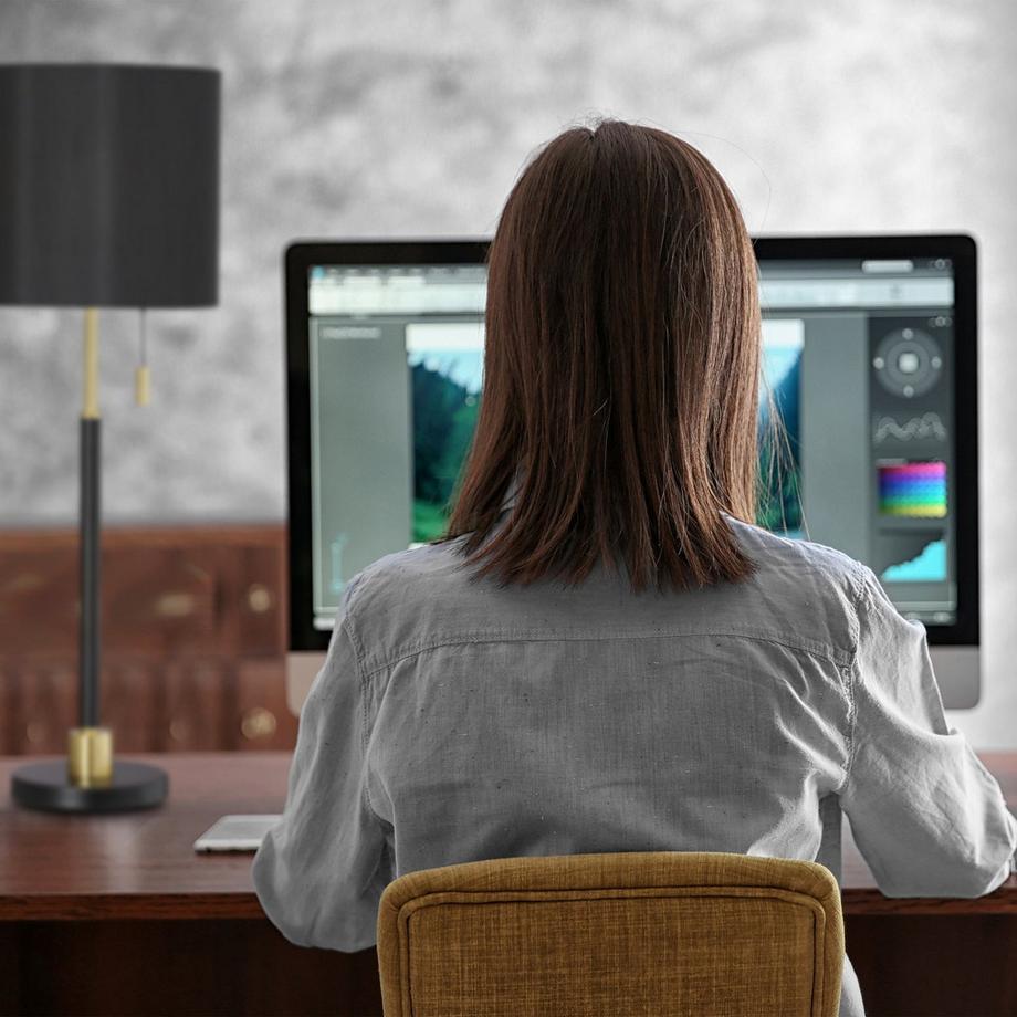 B2X Lampada da tavolo con interruttore a tirante  