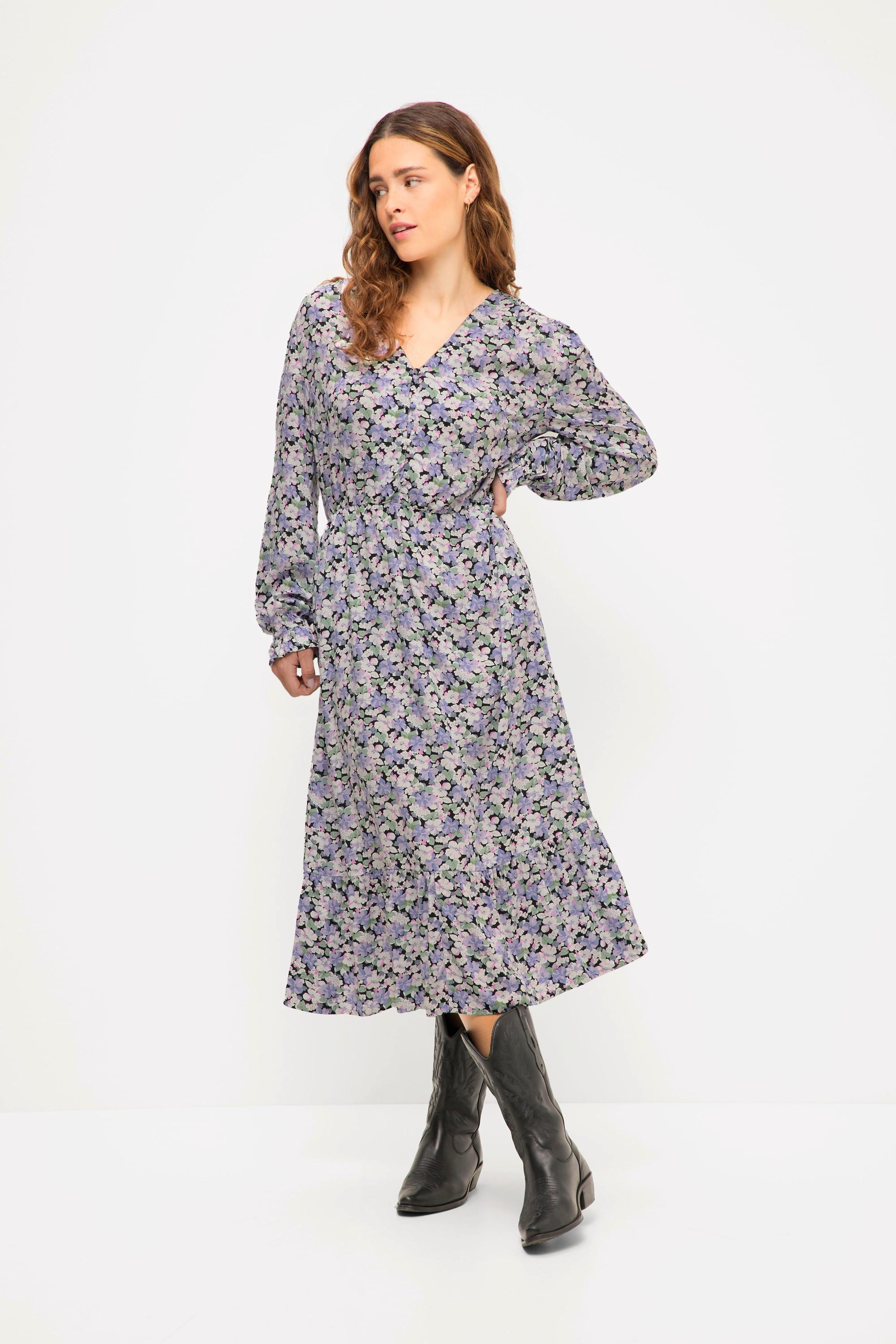 Studio Untold  Robe midi ligne A à imprimé floral. Col en V et manches courtes 