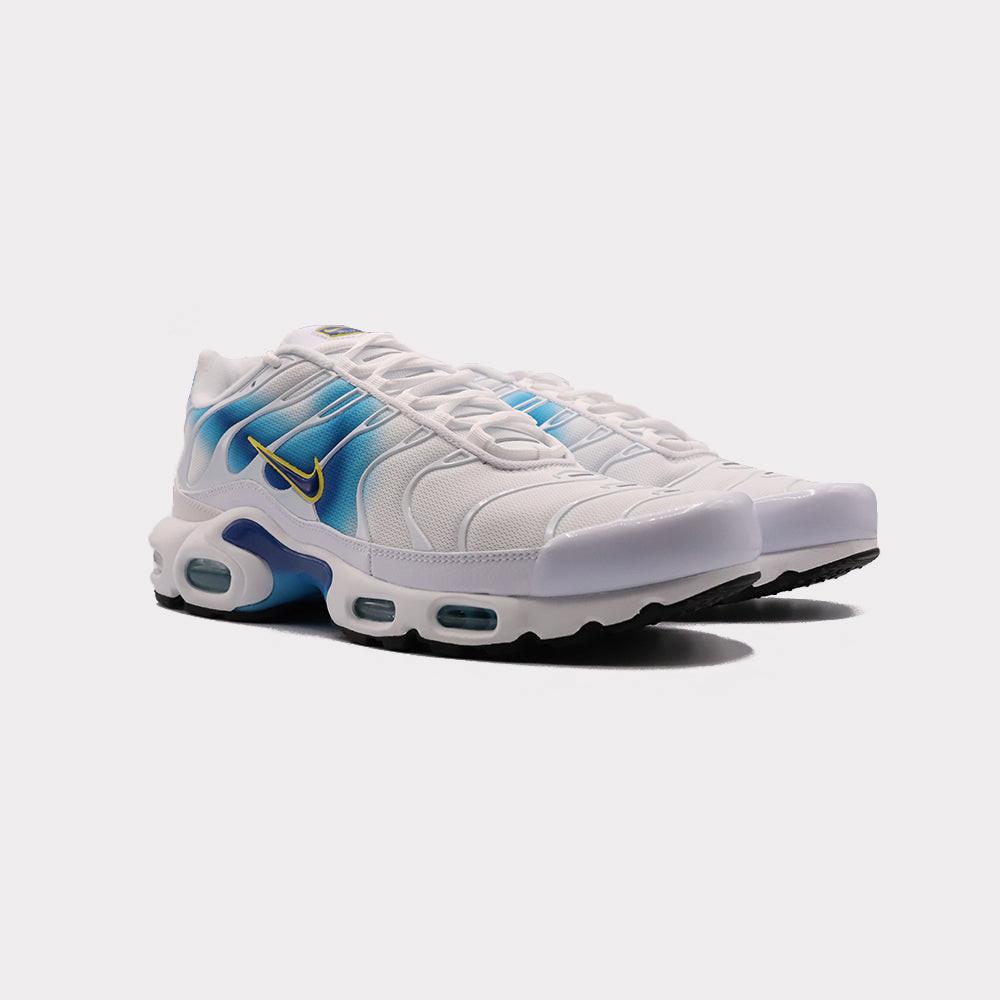 NIKE  Air Max Plus - Spray Paint Swoosh 