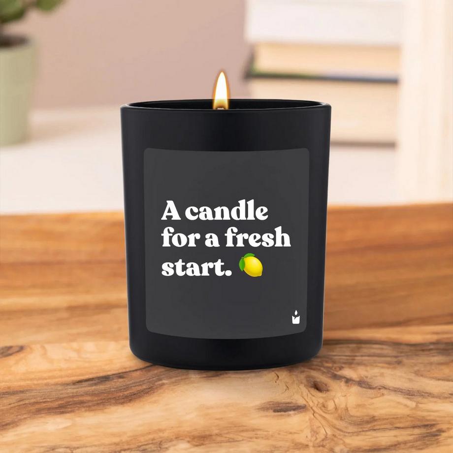 CandleHand Bougie Parfumée Woody A candle for a fresh start.  