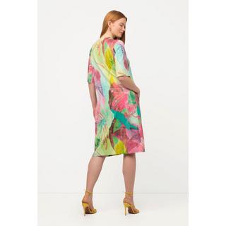 Ulla Popken  Robe midi avec fermeture à glissière. Décolleté rond et manches 3/4. Silhouette en A. 