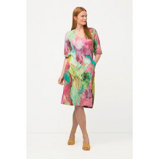 Ulla Popken  Robe midi avec fermeture à glissière. Décolleté rond et manches 3/4. Silhouette en A. 