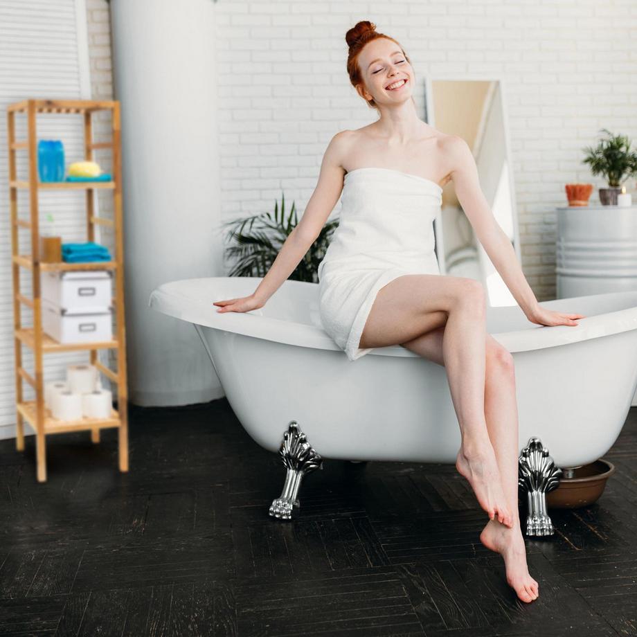 B2X Badezimmerregal aus Walnussholz  