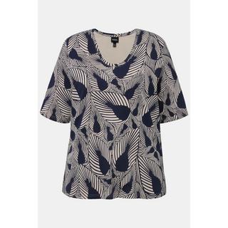 Ulla Popken  T-shirt avec imprimé feuilles. Col V et manches courtes 