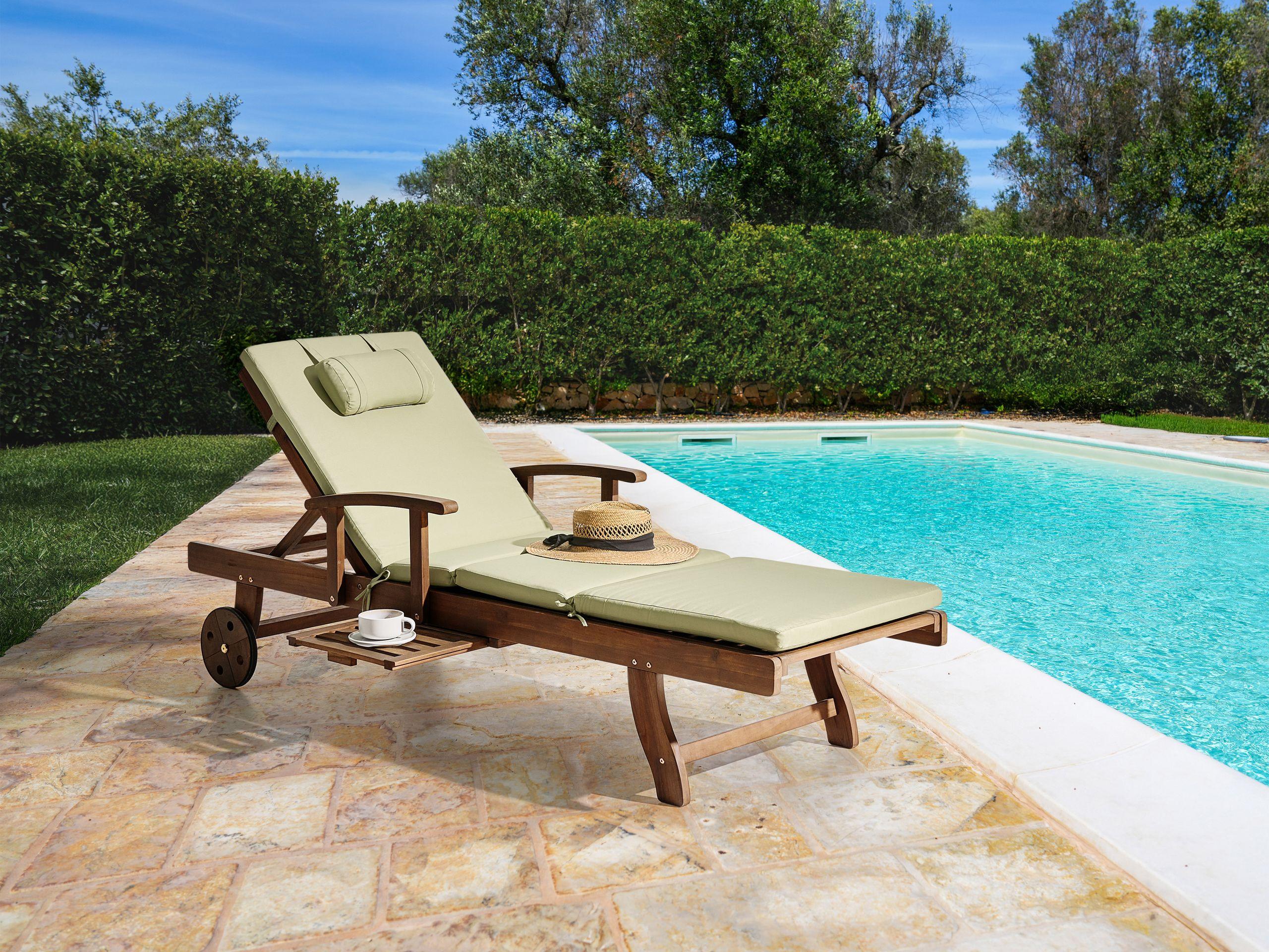 Beliani Sonnenliege mit Kissen aus Akazienholz Klassisch AMANTEA PREMIUM  