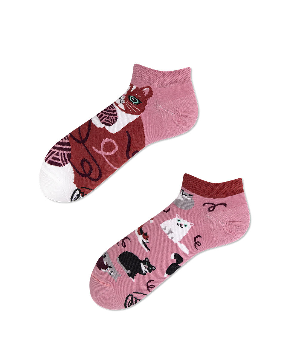 Many Mornings  Playful Cat Sneakersocks - Many Mornings 