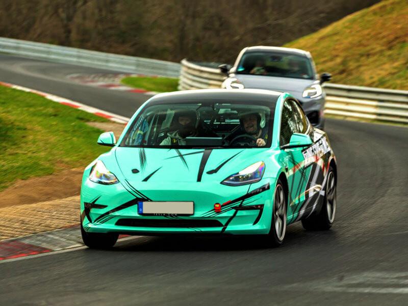 Smartbox  1 giro in Tesla, VW o BMW sul Nürburgring Nordschleife per 1 appassionato - Cofanetto regalo 