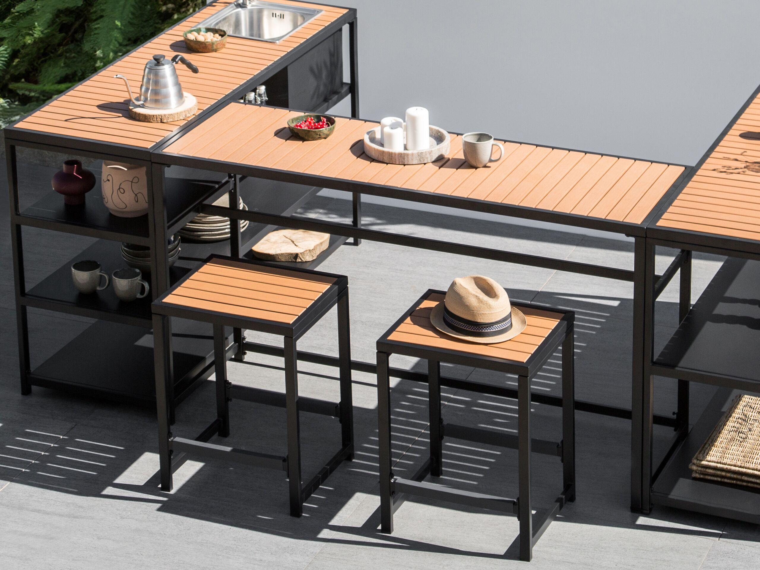 Beliani Table de jardin en Acier Moderne AVETRANA  