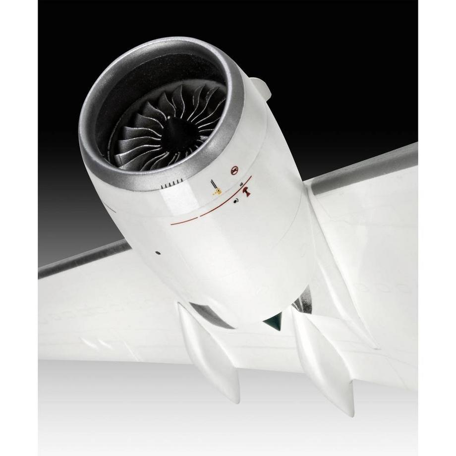 Revell  Level 4 Airbus A350-900 Lufthansa New Livery 