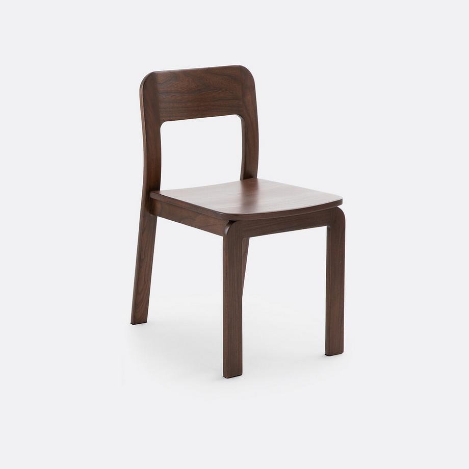 Stuhl nussbaumfarben gebeizt