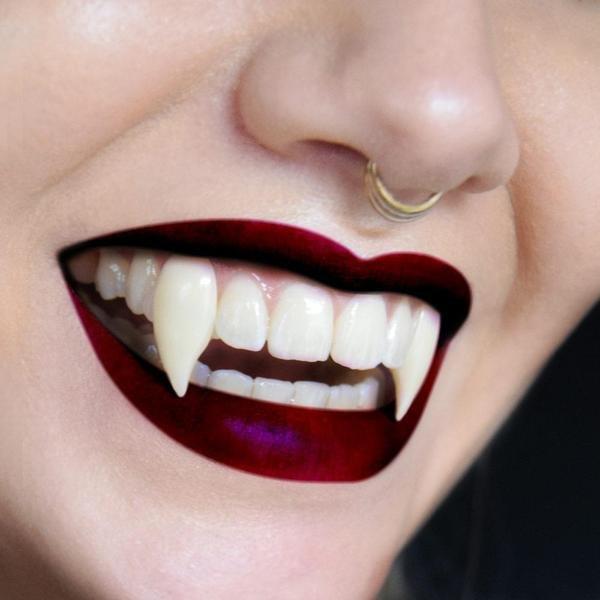 B2X  Denti da vampiro con composto da colata 