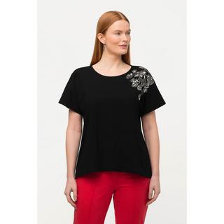 Ulla Popken  T-shirt dal taglio oversize con ricami, perline, scollo a girocollo e mezze maniche 