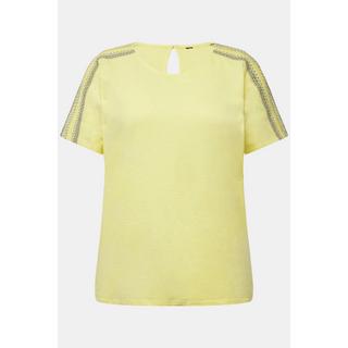 Ulla Popken  T-shirt con ricami, spalle a punto smock, scollo a girocollo e mezze maniche 