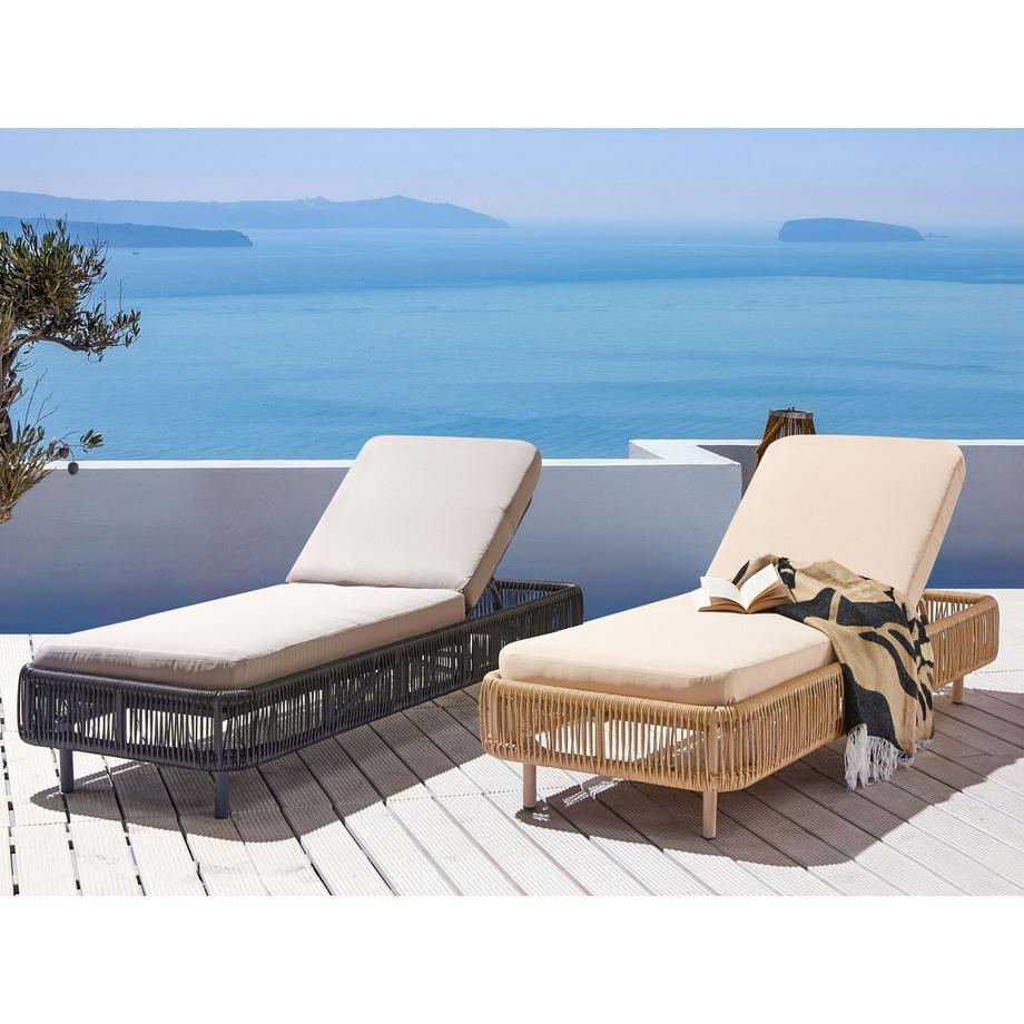 Beliani Transat avec coussin en Polyrotin Boho OSINI  