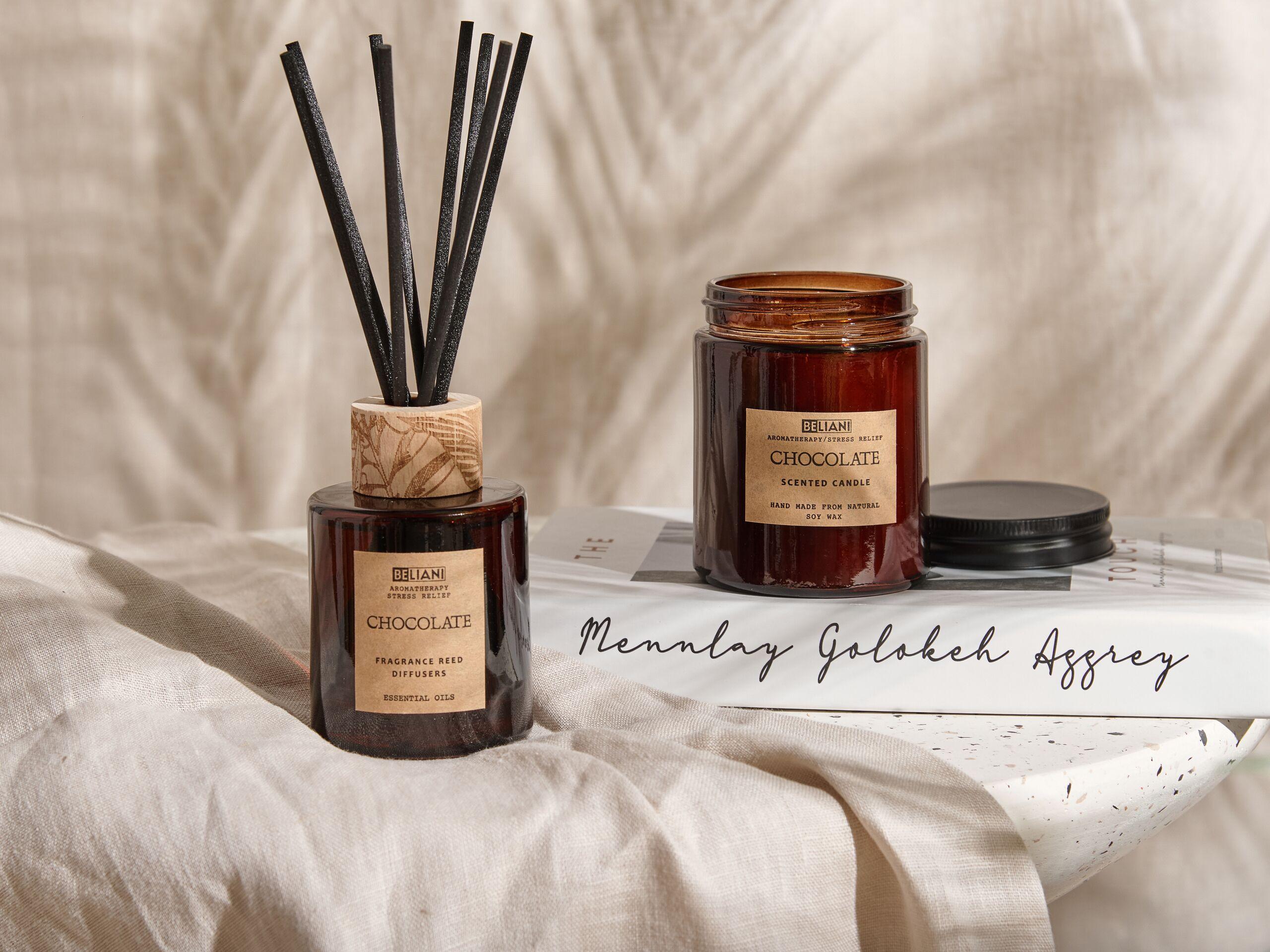 Beliani Candela Profumata con Diffusore di Fragranze en Cera di Soia Classico DARK ELEGANCE  