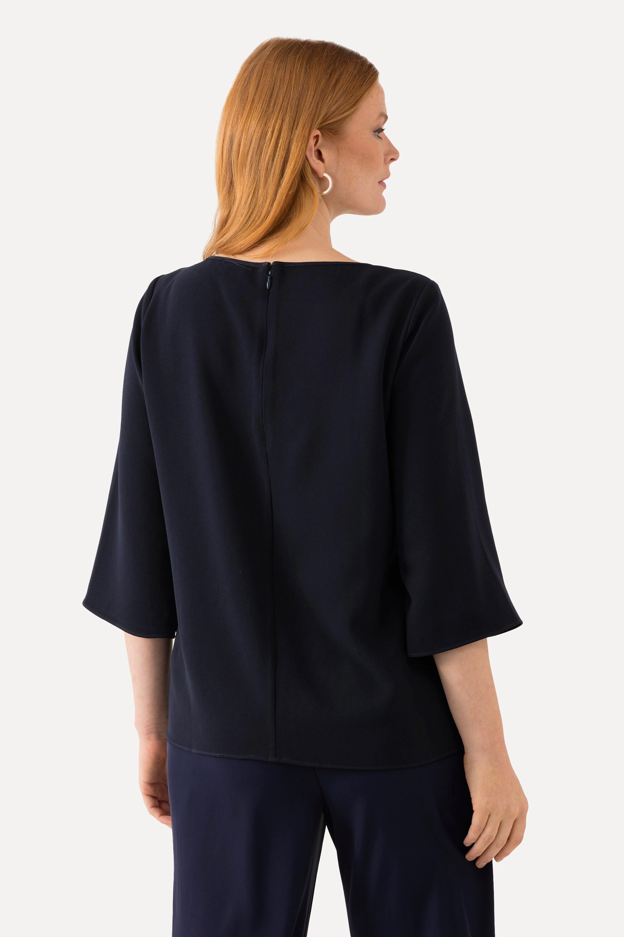 Ulla Popken  Blouse en triacétate. Décolleté rond et manches 3/4. Coupe Boxy Fit. 