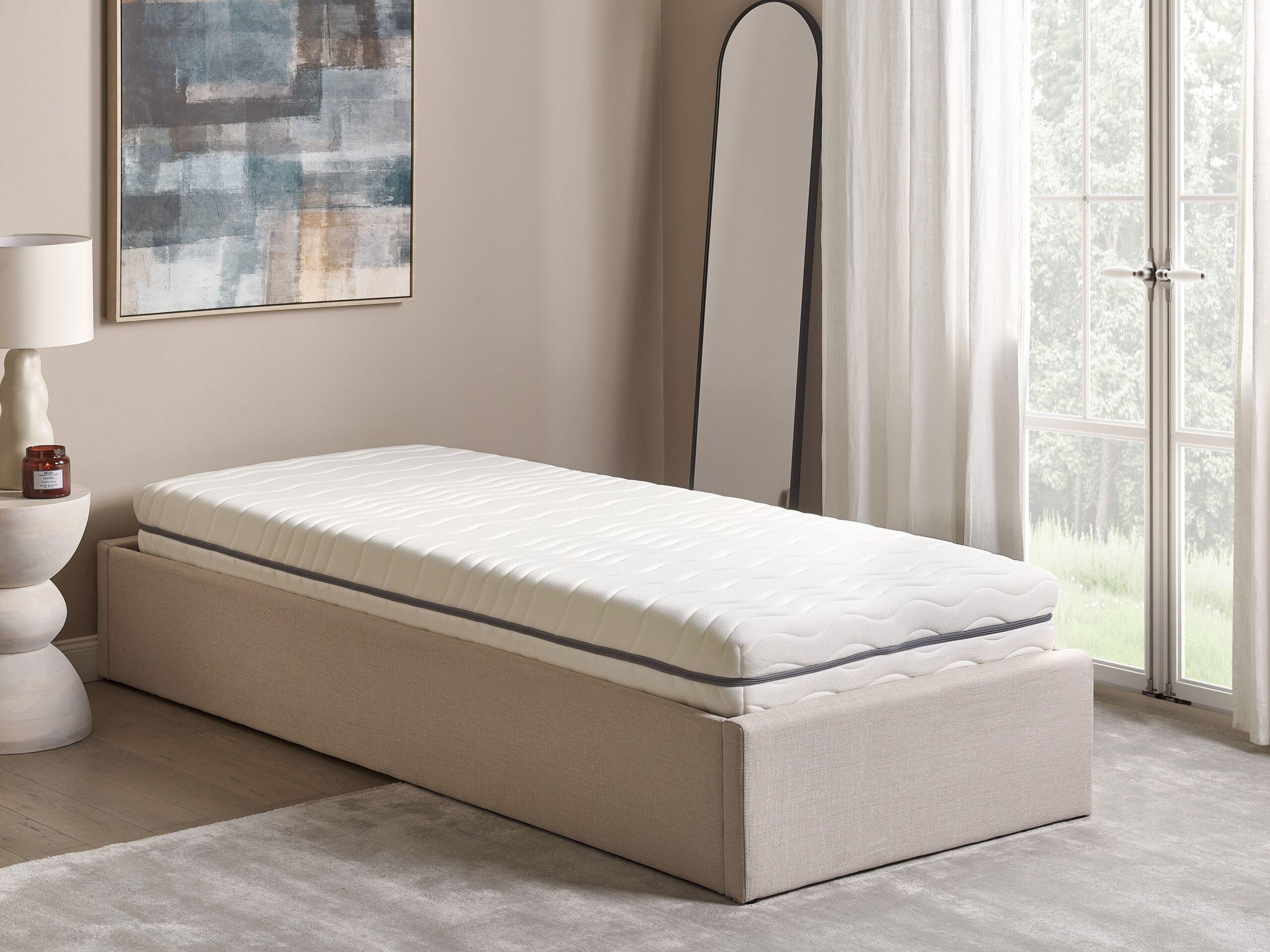 Beliani Matelas à memoire de forme en Polyester JOLLY - Moyen  