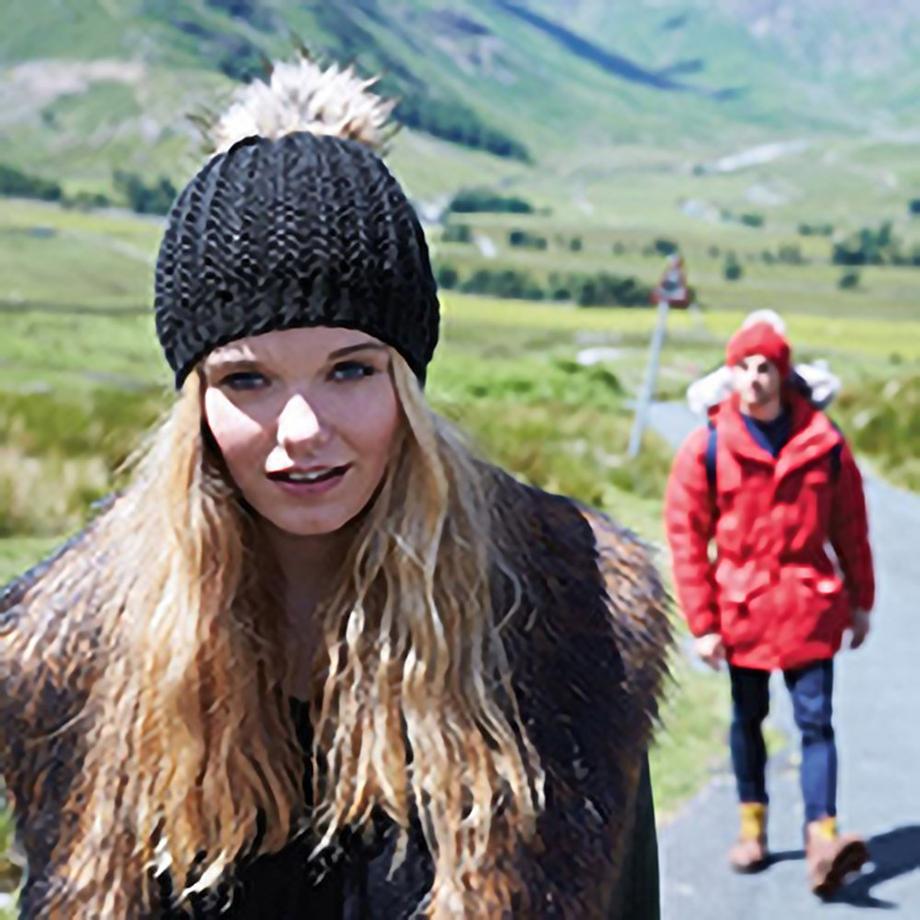 Beechfield Strickmütze mit Kunstpelz-Bommel  