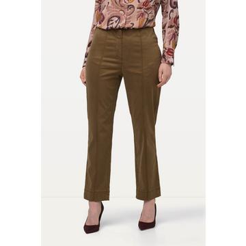 Pantalon avec passepoil et taille élastique. Coupe ajustée avec fente sur le bas de jambe.