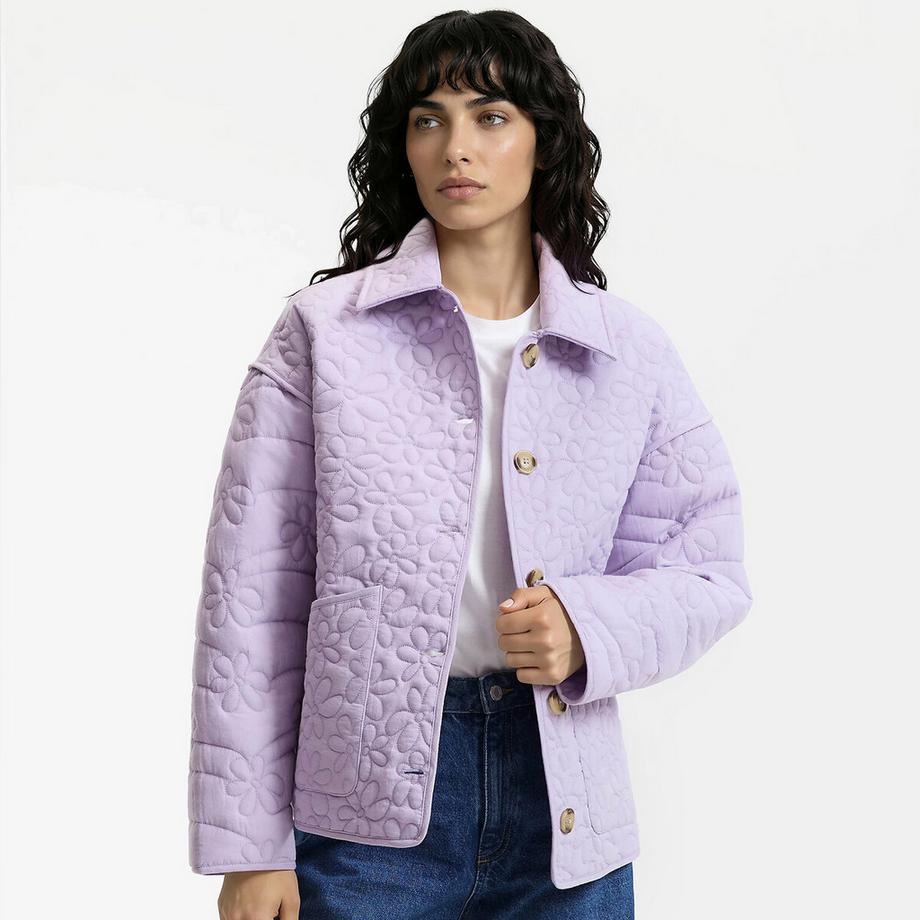 Steppjacke mit geprägten Blumen