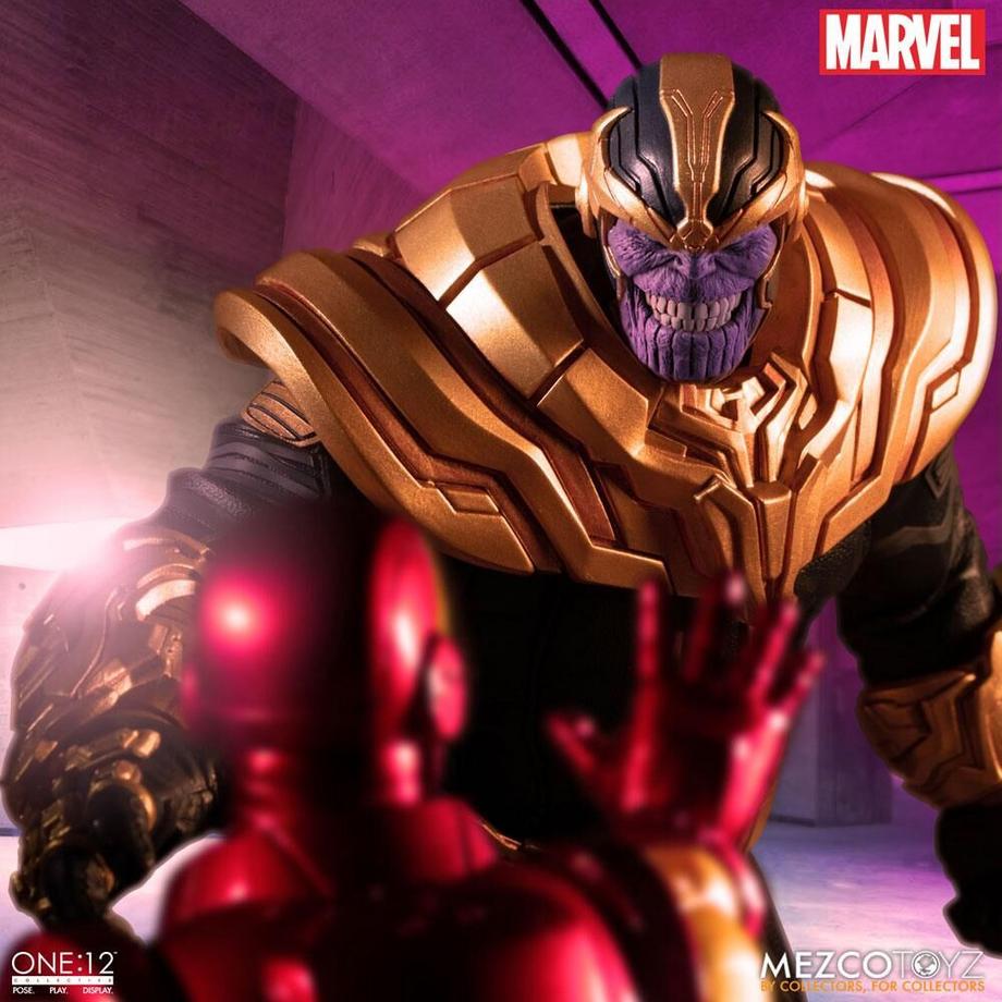 Mezco Toys  Marvel Universe Actionfigur mit Leuchtfunktion / Thanos 