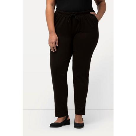 Ulla Popken  Pantalon Slim Fit à taille élastique. Bas de jambe légèrement fendu noir 