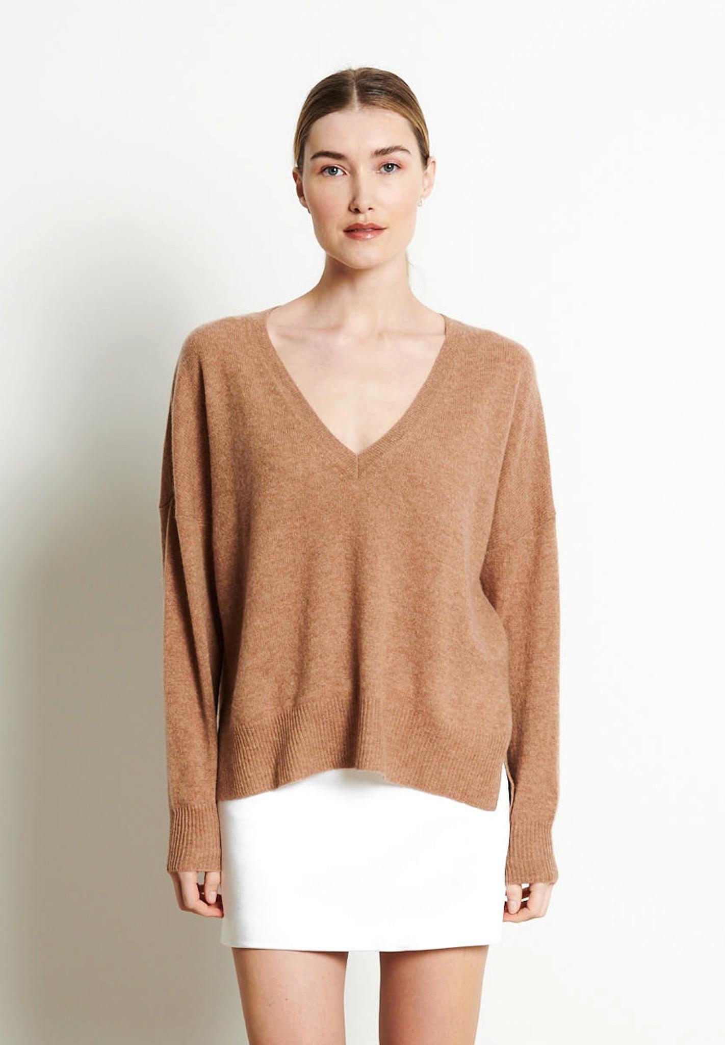 Studio Cashmere8  RIA 3 Maglia oversize con profondo scollo a V - 100% cashmere 