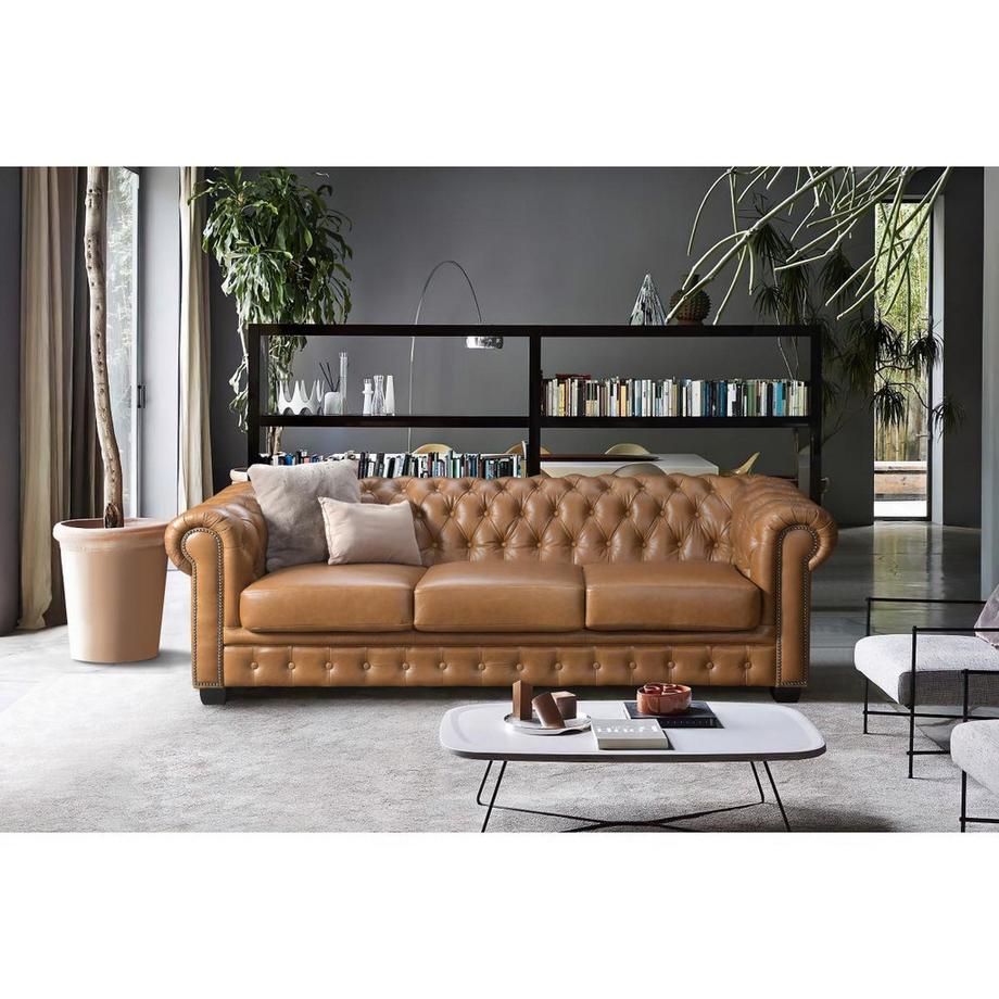 LINEA SOFA Chesterfield Ledersofa 4-Sitzer - Büffelleder - Karamellbraun - BRENTON  