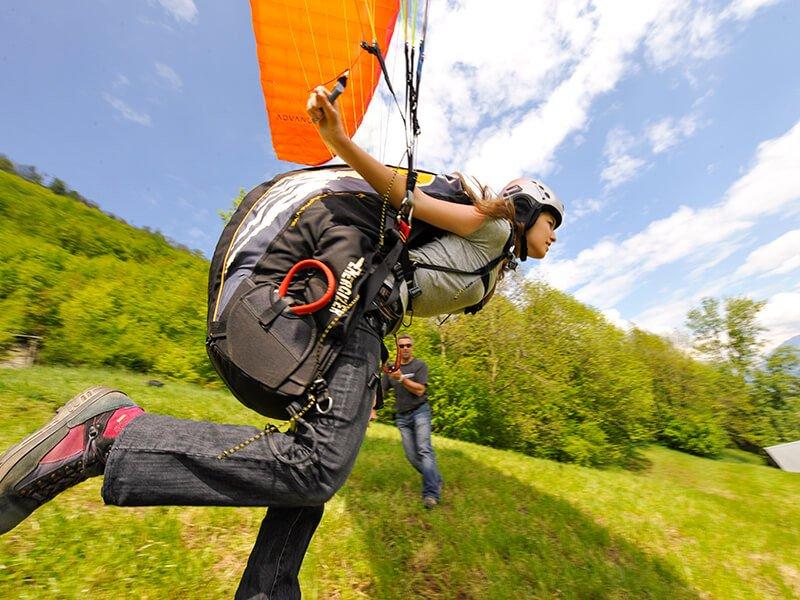 Smartbox  Stage de parapente niveau débutant en Suisse pour 3 jours dans les nuages - Coffret Cadeau 