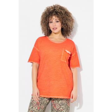 T-shirt à col rond et manches courtes. Poche poitrine à bord ruché