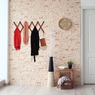 Northix Einziehbarer Wandgarderobenhalter aus Holz  