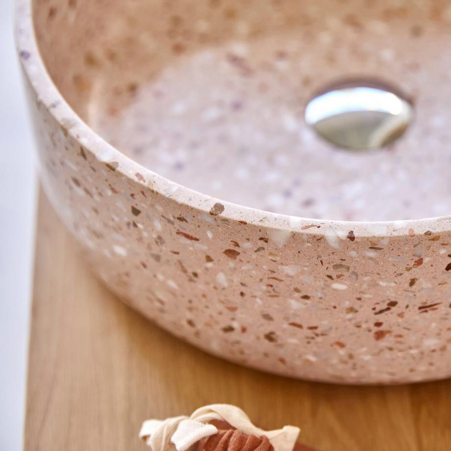 Tikamoon Lavabo tondo in battuto di terrazzo premium pink Milos  