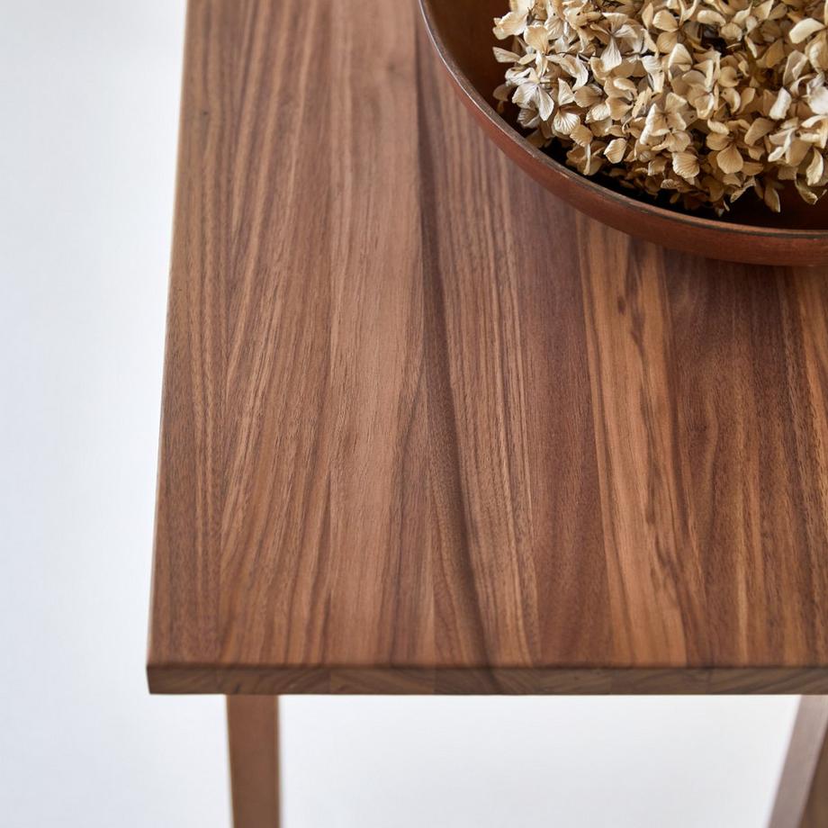 Tikamoon Konsole aus Nussbaum massiv Esmée  