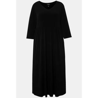 Ulla Popken  Robe en jersey coupe trapèze, avec décolleté en V et manches 3/4. Poches 