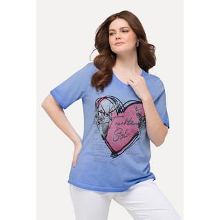 Ulla Popken  T-shirt classica con cuore in tradizionale stile Tracht, scollo a V e mezze maniche 