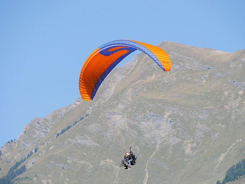 Smartbox  Emozioni in parapendio: 1 magico volo di 12 minuti per 2 nelle Alpi vodesi - Cofanetto regalo 