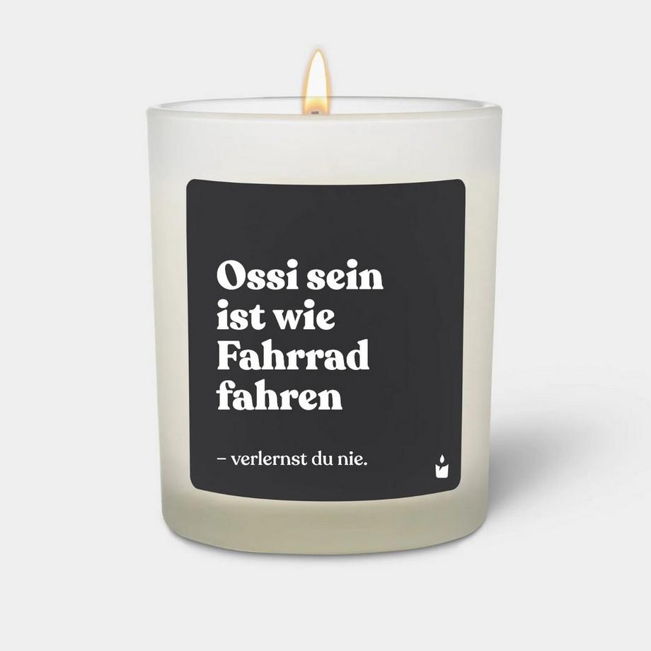 CandleHand Bougie parfumée blanche Woody Ossi sein ist wie Fahrrad fahren. Verlernst du nie.  