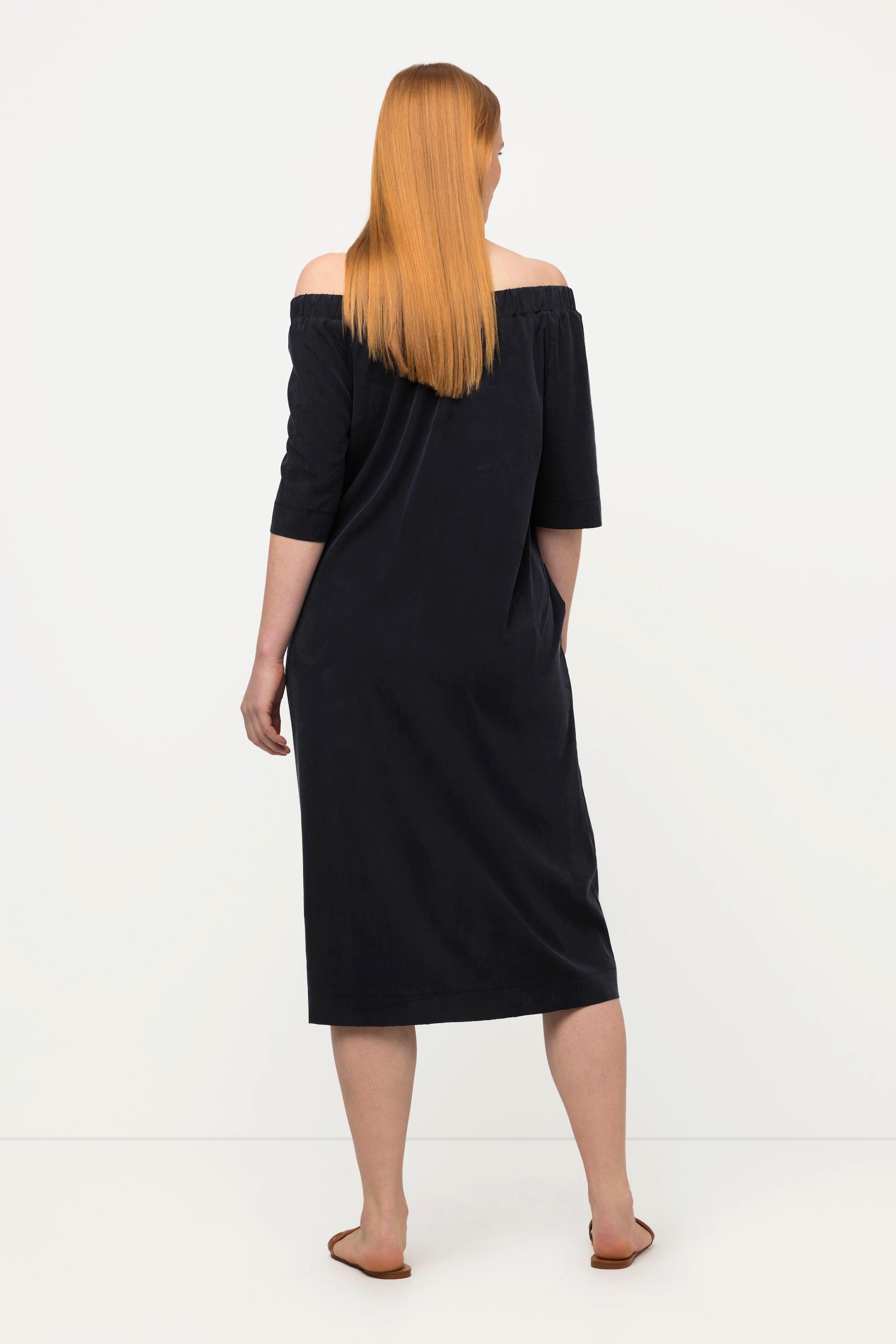 Ulla Popken  Robe midi en modal. Manches courtes et décolleté Carmen. Silhouette en A. 