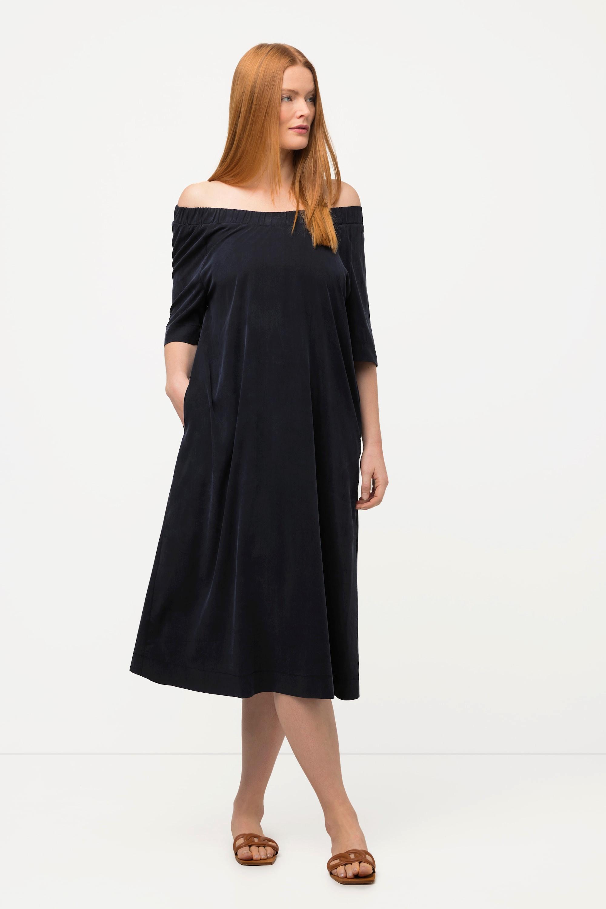 Ulla Popken  Robe midi en modal. Manches courtes et décolleté Carmen. Silhouette en A. 