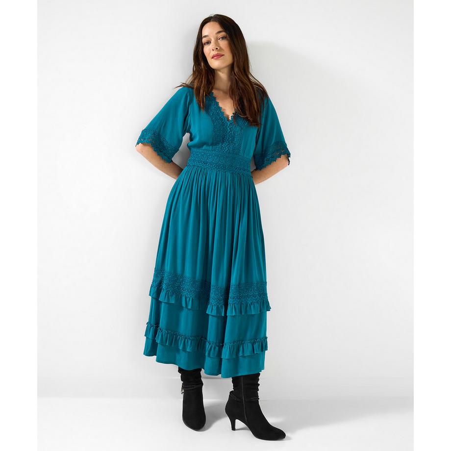 Robe bohème flatteuse en dentelle à ourlet asymétrique