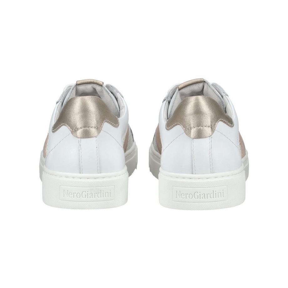 Nero Giardini Sneaker bianca con inserto mesh e dettagli metallici  