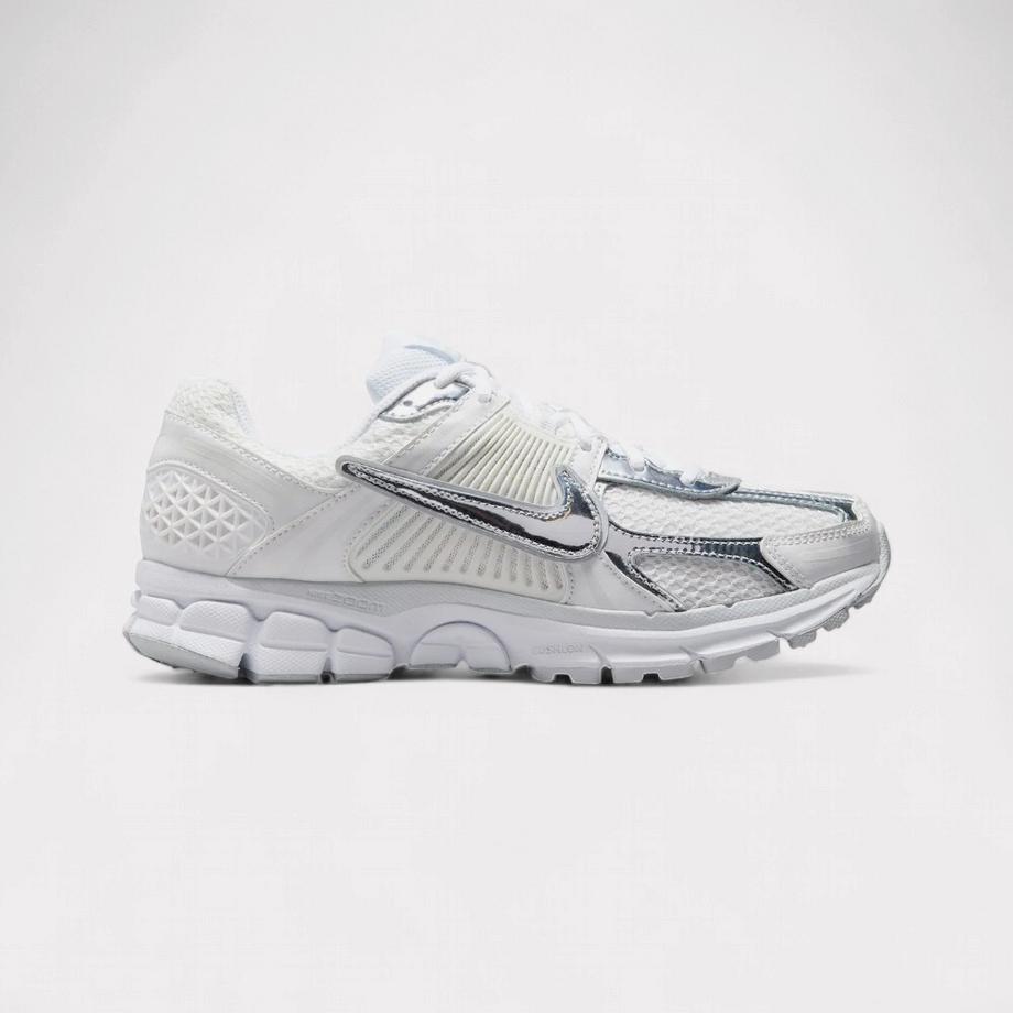 NIKE  Zoom Vomero 5 - White Silver 