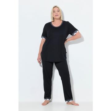 Pigiama con orli di pizzo, scollo a girocollo e mezze maniche