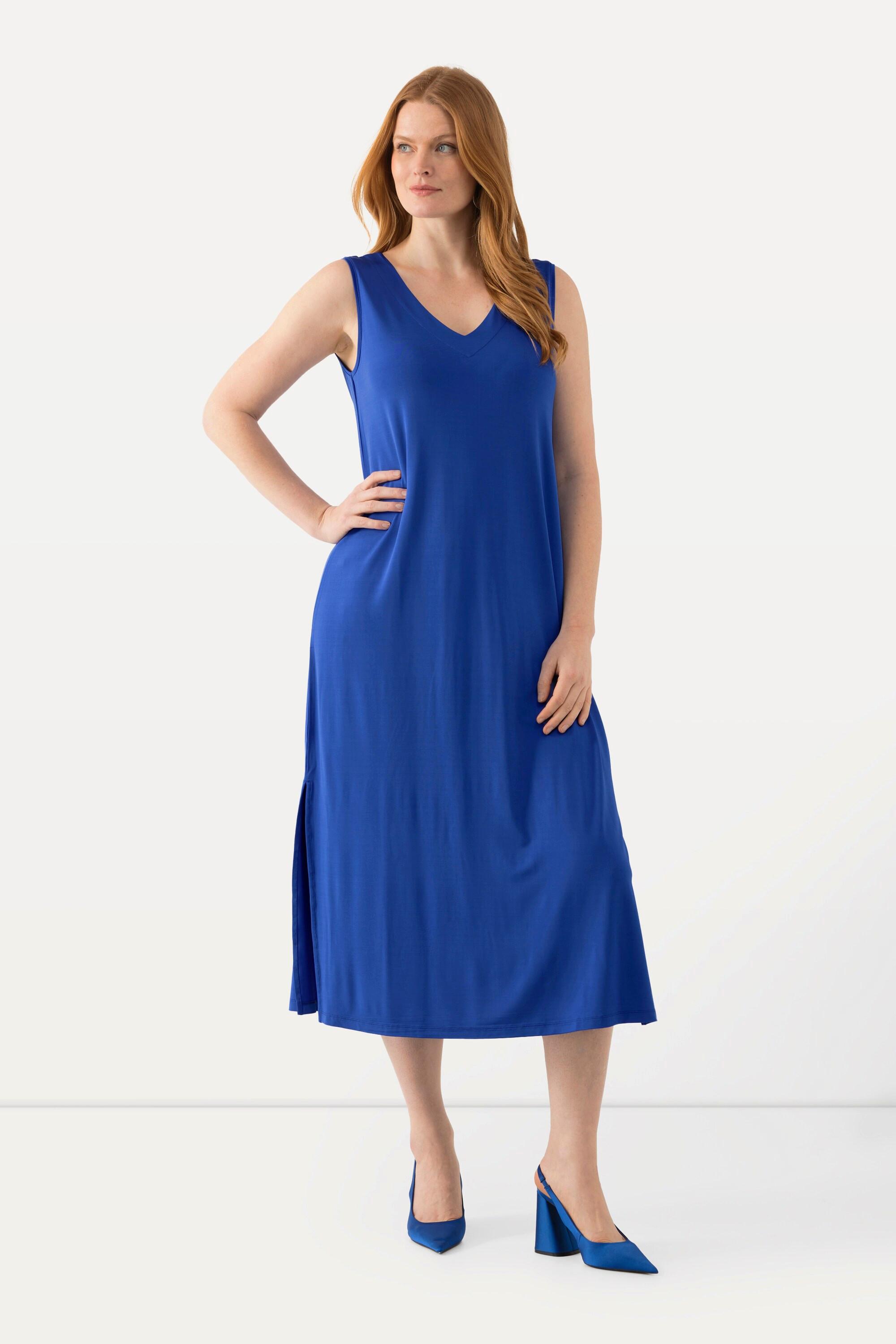 Ulla Popken  Robe midi sans manches, en tissu fluide. Silhouette en A évasée et décolleté en V. 