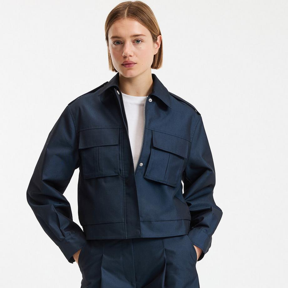 Lockere Kurzjacke mit Schulterklappen